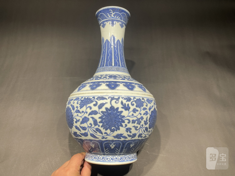 清光绪 青花缠枝莲纹赏瓶 - 图2